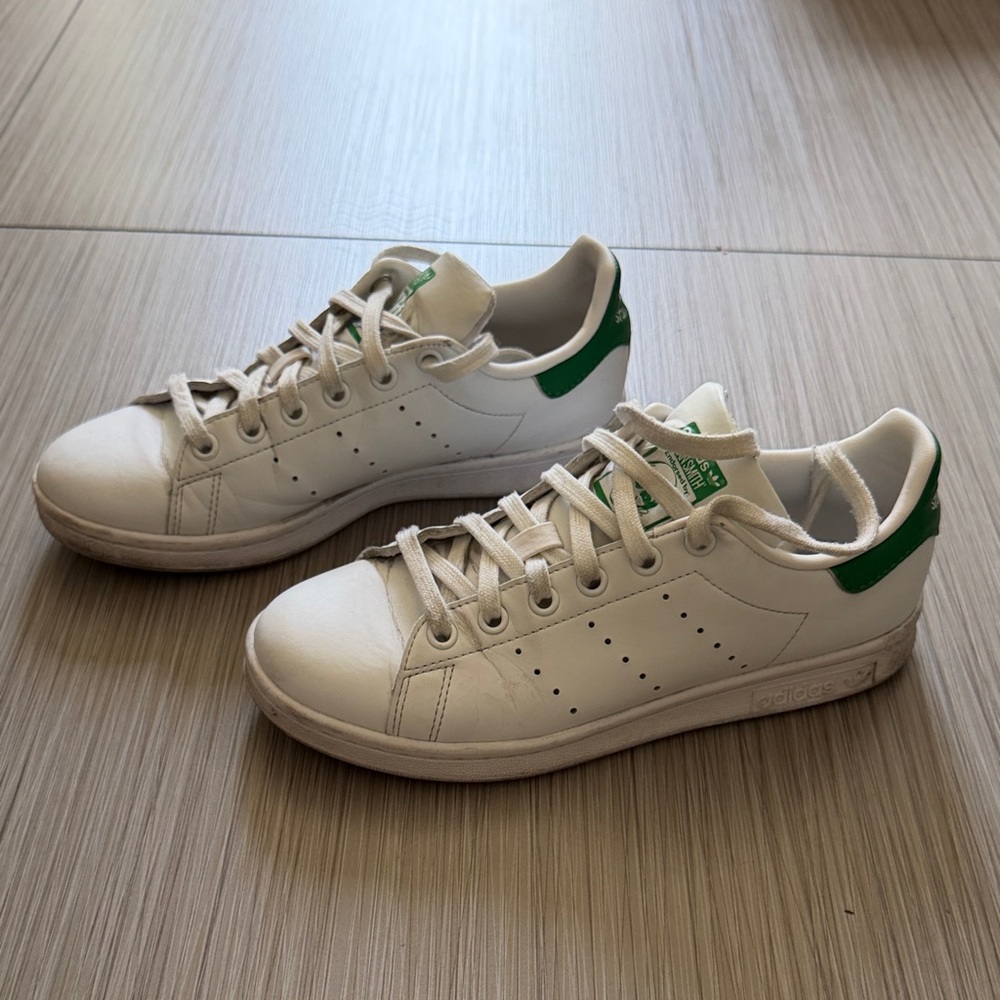 Stan Smith Adidas White Sneakers Men 5.5/Women’s 7